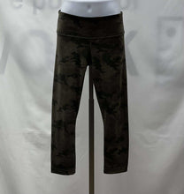 Load image into Gallery viewer, Women's Lululemon Leggings, 4
