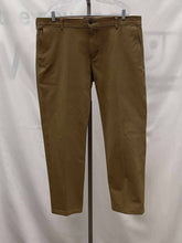 Load image into Gallery viewer, Men&#39;s Dockers Pants, 40
