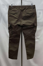 Load image into Gallery viewer, Men&#39;s Gap Pants, 34
