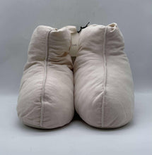 Load image into Gallery viewer, Women&#39;s Love &amp; Lore Slippers
