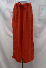 Load image into Gallery viewer, Women&#39;s Banana Republic Pants, Medium
