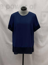Load image into Gallery viewer, Women&#39;s Banana Republic Short Sleeve Top, Medium
