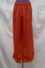 Load image into Gallery viewer, Women&#39;s Banana Republic Pants, Medium
