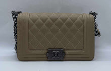 Load image into Gallery viewer, Women's Channel Purse
