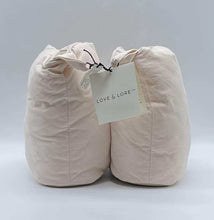 Load image into Gallery viewer, Women&#39;s Love &amp; Lore Slippers
