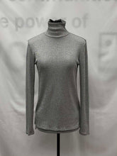 Load image into Gallery viewer, Women&#39;s RW&amp;CO Long Sleeve Top, Medium
