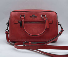 Load image into Gallery viewer, Women&#39;s Coach Purse

