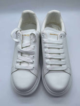 Load image into Gallery viewer, Men&#39; Alexander Queen Shoes, 8.5
