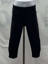 Load image into Gallery viewer, Women's Lululemon Capri's, 4
