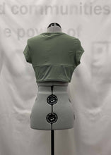 Load image into Gallery viewer, Women&#39;s Reebok Short Sleeve Top, Medium
