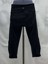 Load image into Gallery viewer, Women's Lululemon Capri's, 4
