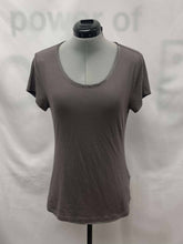 Load image into Gallery viewer, Women's Banana Republic Short Sleeve Top, Small
