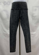 Load image into Gallery viewer, Women's Aerie Leggings, Medium
