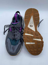 Load image into Gallery viewer, Children's Nike Shoes, 6Y
