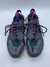 Load image into Gallery viewer, Children's Nike Shoes, 6Y
