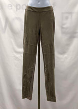 Load image into Gallery viewer, Women's Tyler Madison Leggings, Extra Small
