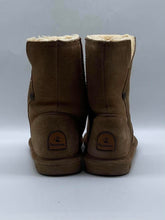 Load image into Gallery viewer, Women's Bearpaw Boots, 7
