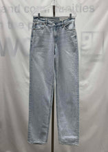 Load image into Gallery viewer, Women's American Eagle Jeans, 4
