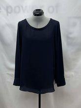Load image into Gallery viewer, Women's Banana Republic Long Sleeve Top, Small
