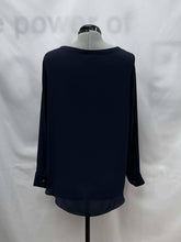 Load image into Gallery viewer, Women's Banana Republic Long Sleeve Top, Small
