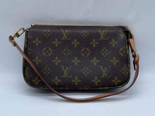 Load image into Gallery viewer, Women's Louis Vuitton Clutch

