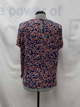 Load image into Gallery viewer, Women's Banana Republic Short Sleeve Top, Small
