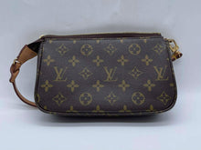 Load image into Gallery viewer, Women's Louis Vuitton Clutch
