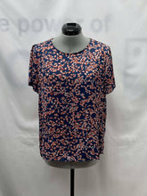 Load image into Gallery viewer, Women's Banana Republic Short Sleeve Top, Small
