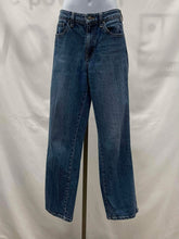 Load image into Gallery viewer, Women's Guess Jeans, 0
