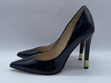 Load image into Gallery viewer, Women's Guess Heels, 6
