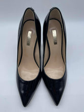 Load image into Gallery viewer, Women's Guess Heels, 6
