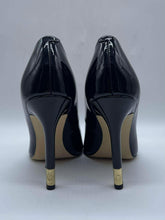 Load image into Gallery viewer, Women's Guess Heels, 6
