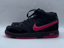 Load image into Gallery viewer, Youth's Nike Sneakers, 7Y
