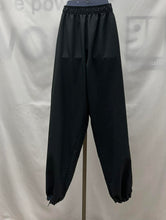 Load image into Gallery viewer, Men's Nike Activewear Pants, Medium
