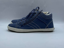 Load image into Gallery viewer, Women's Täōs Shoes, 8
