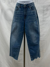 Load image into Gallery viewer, Women's American Eagle Jeans, 8
