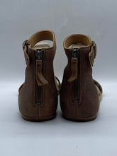 Load image into Gallery viewer, Women's Roots Sandals, 8.5
