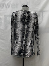 Load image into Gallery viewer, Women's Karl Lagerfeld Long Sleeve Top, Medium
