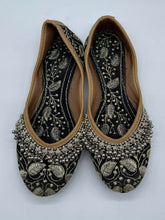 Load image into Gallery viewer, Women's Beaded Slippers, 7
