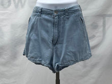Load image into Gallery viewer, Women's Guess Shorts, Medium

