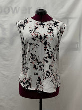 Load image into Gallery viewer, Women's RW&amp;CO Sleeveless Top, Large
