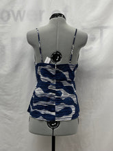 Load image into Gallery viewer, Women's Banana Republic Sleeveless Top, 4
