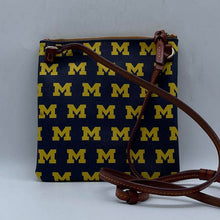Load image into Gallery viewer, Women's Dooney &amp; Bourke Crossbody Purse
