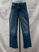 Load image into Gallery viewer, Women's Zara Jeans, 4
