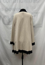 Load image into Gallery viewer, Women's St. John Long Sleeve Top, Medium
