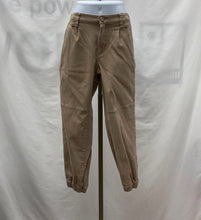 Load image into Gallery viewer, Women's Guess Pants, Extra Small
