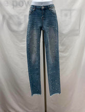 Load image into Gallery viewer, Women's Cartise Jeans, 4
