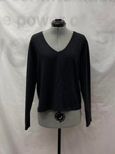 Load image into Gallery viewer, Women's Athleta Long Sleeve Top, Medium
