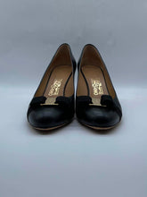 Load image into Gallery viewer, Women's Salvatore Ferragamo Heels, 11
