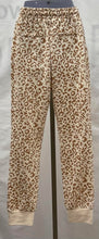 Load image into Gallery viewer, Women's Pink Lily Sweat Pants, Small
